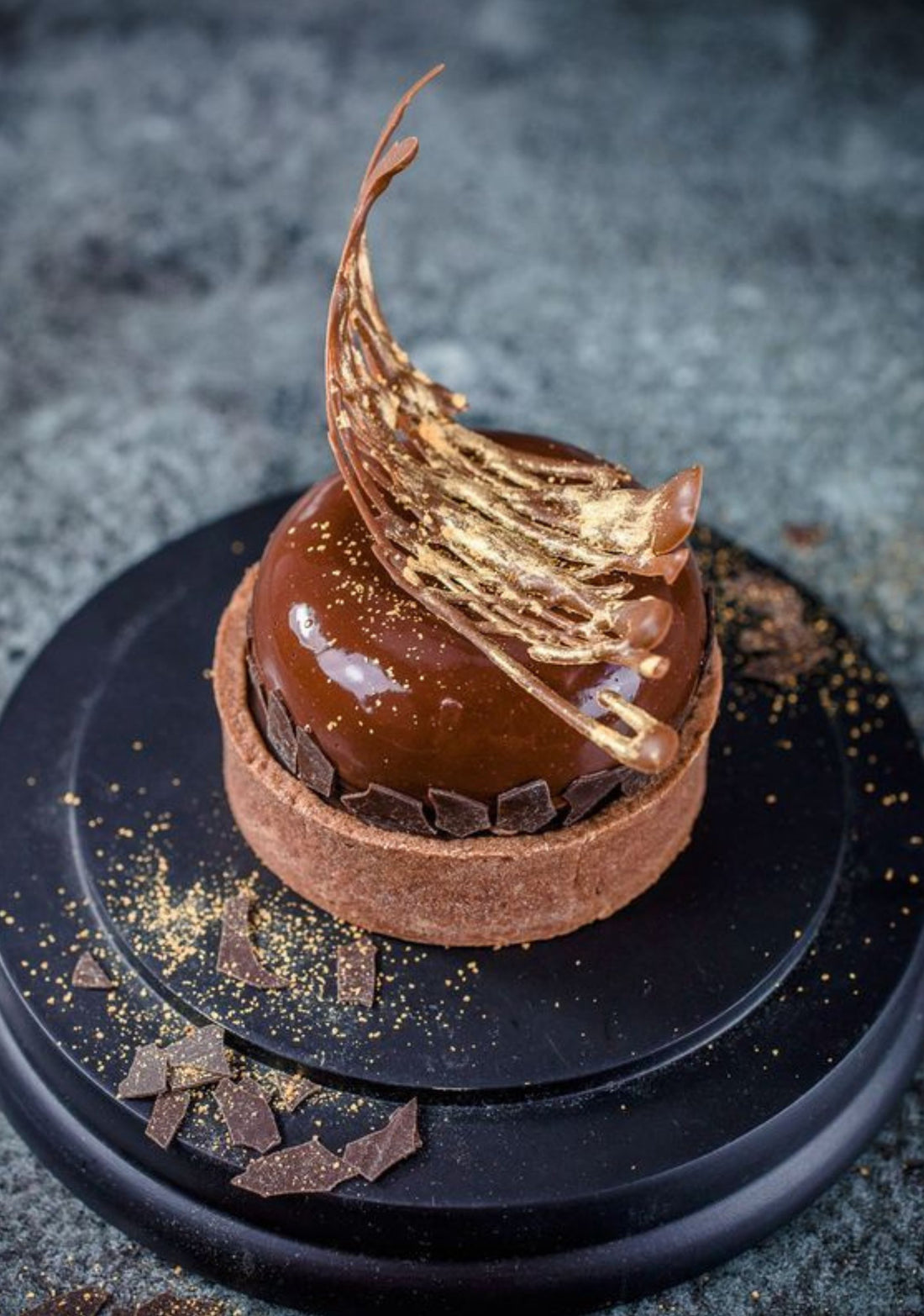 Dôme entremets passion chocolat au lait et biscuit croustillant praliné