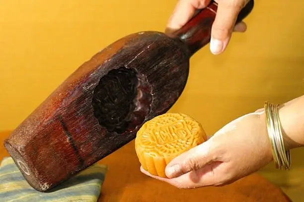 Recette-de-la-pâte-à-biscuits-dans-un-moule-à-biscuit-en-bois PatissArts